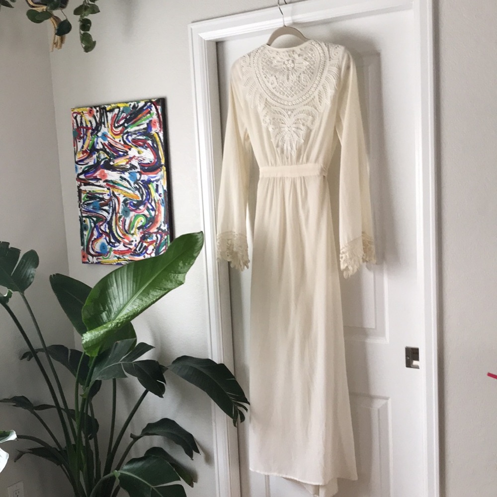 Stone Cold Fox White Silk Helena Robe - Picture 5 of 8